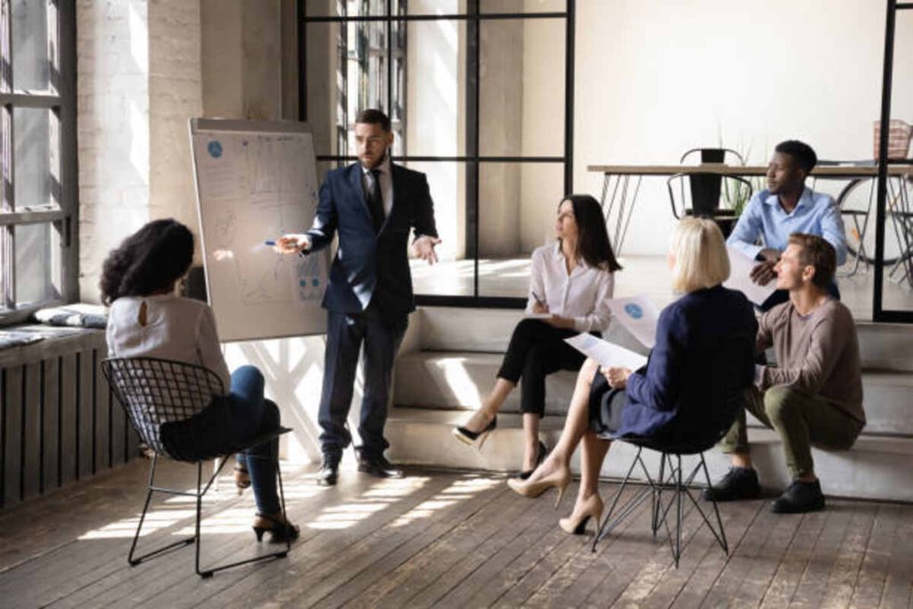 Exploring the Benefits of Finance Internships for Aspiring Professionals