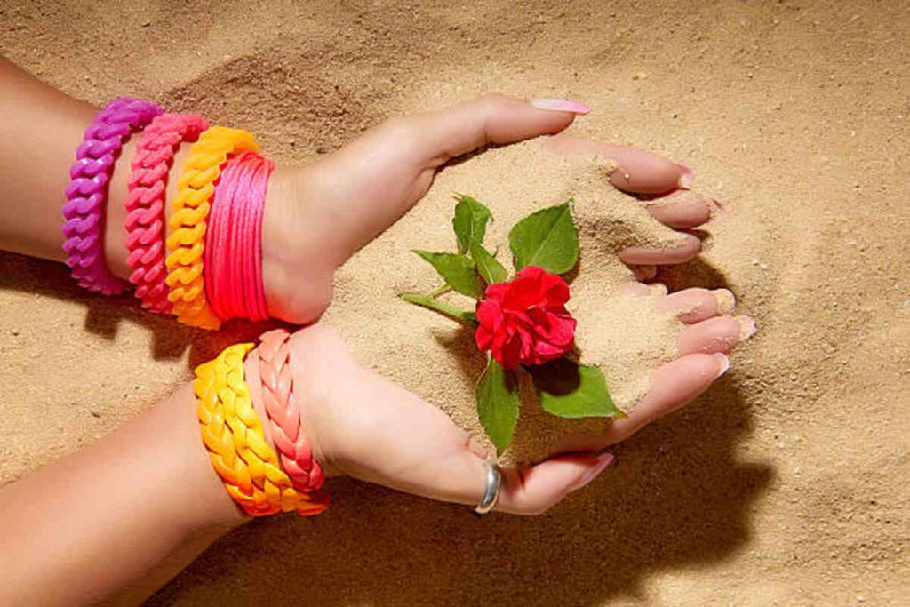 Simple and Trendy Summer Flower Nail Designs