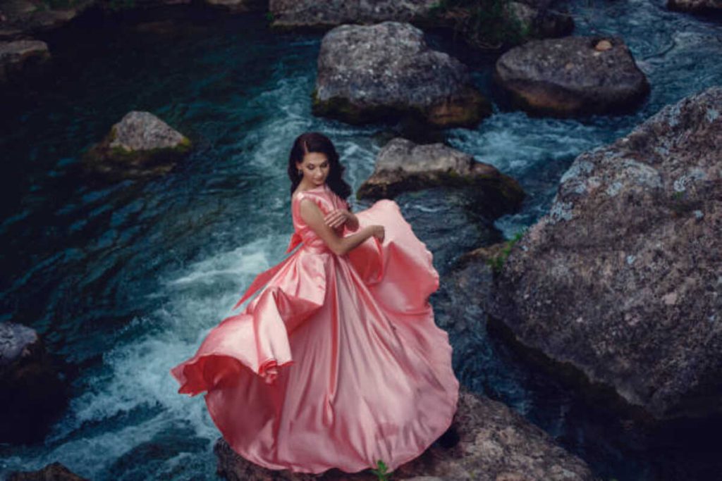 A Net Anarkali Dress Embraces Majestic Majesty